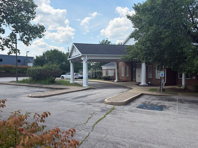 More Photos Of 90 N Summit St, Akron Office For Sale
