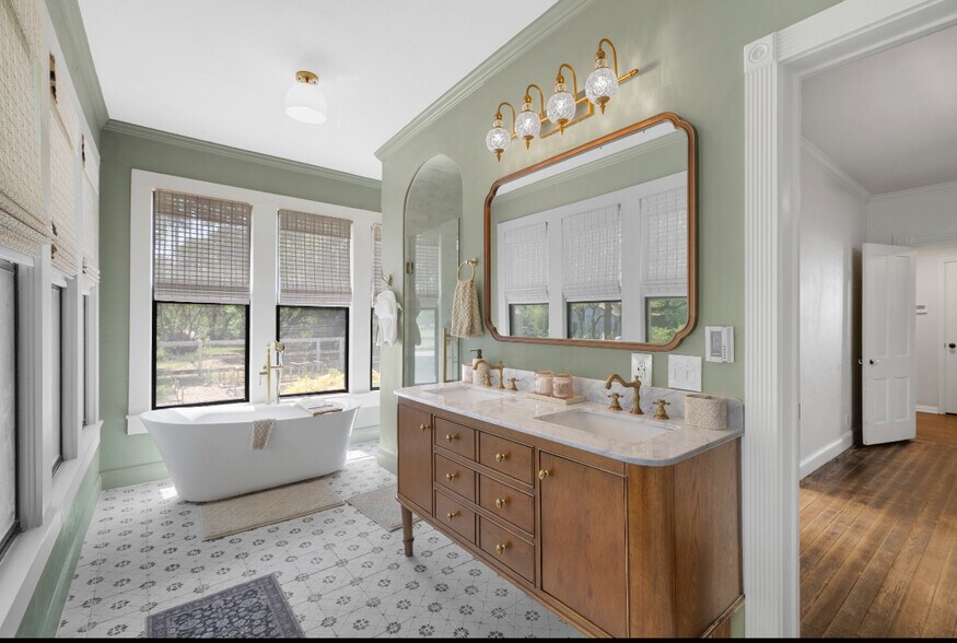 More Photos Of 301 Avenue I, Valley Mills Specialty For Sale