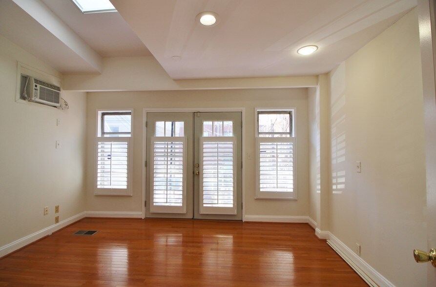 More Photos Of 1804 T St NW, Washington Office For Lease