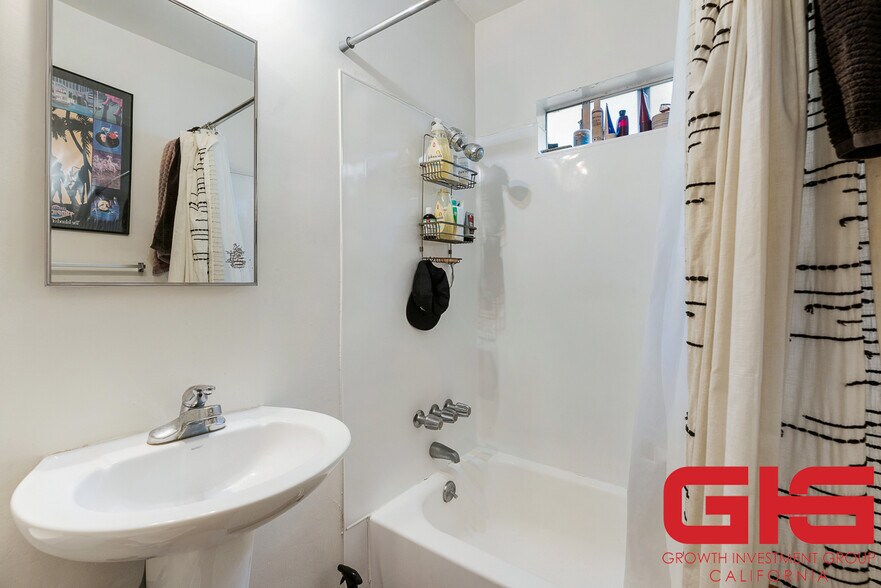 More Photos Of 112 Mar Vista Ave, Pasadena Apartments For Sale