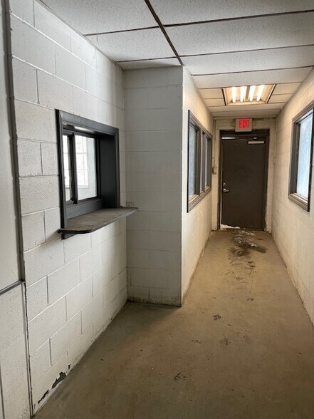 More Photos Of 1901 Old Butler Rd, New Castle Warehouse For Sale