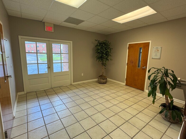 More Photos Of 882 Willow Tree Cir, Cordova Medical For Lease