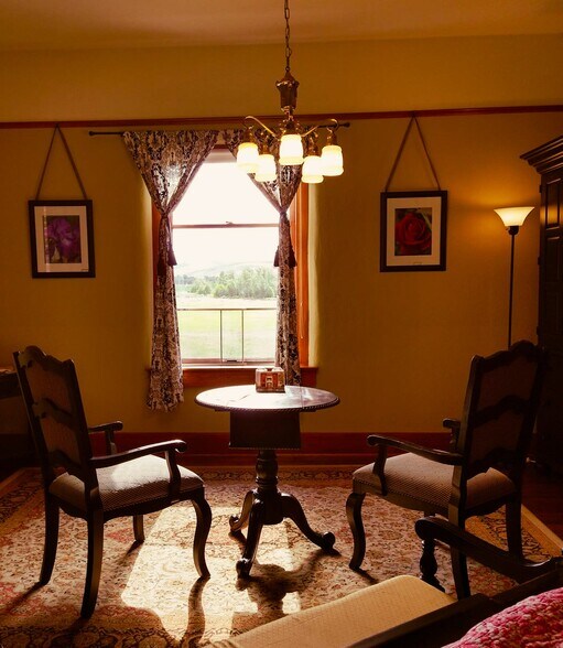 More Photos Of 40 SE Heimrich St, Dufur Hotel For Sale