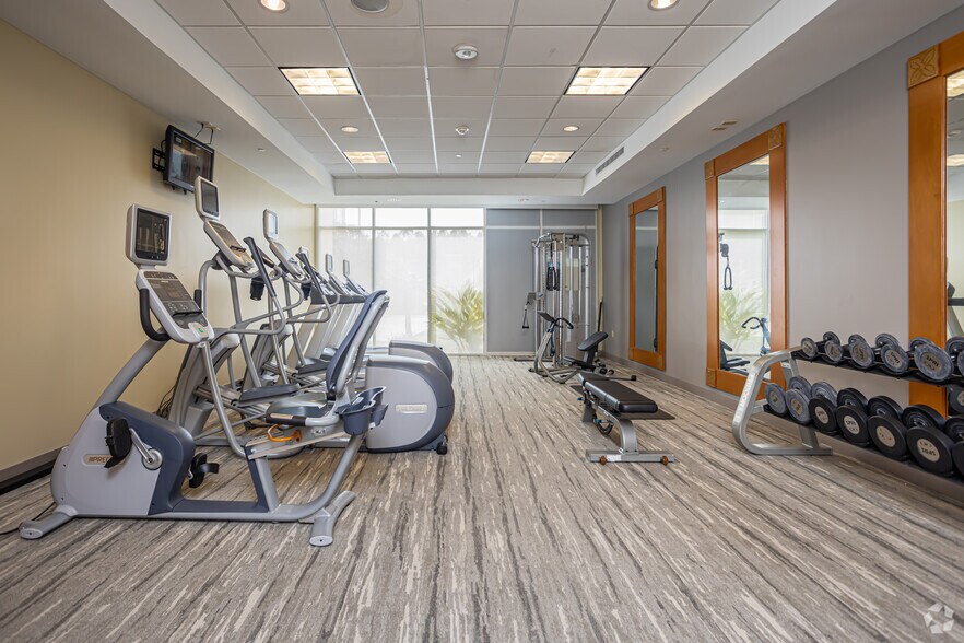 More Photos Of 350 Holiday Square Blvd, Covington Hotel For Sale