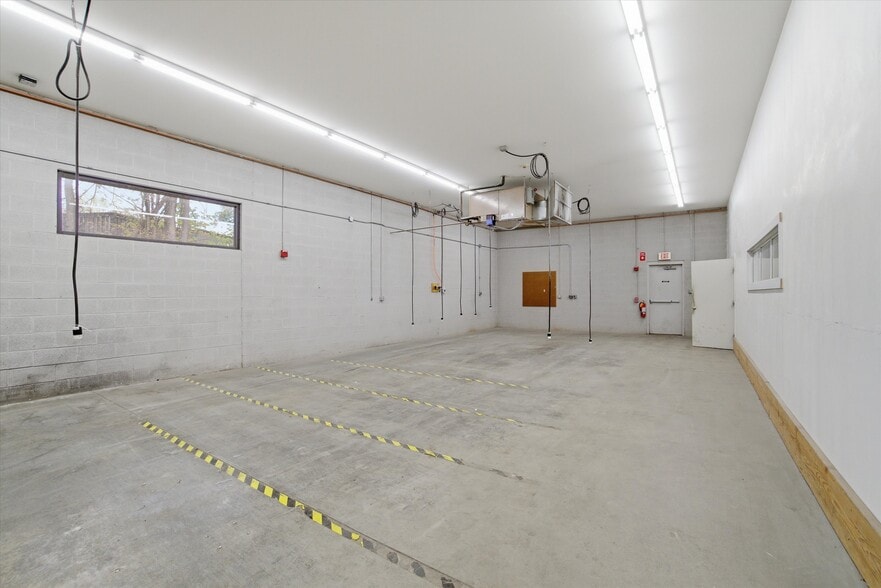 More Photos Of 95 Runnells Bridge Rd, Hollis Manufacturing For Sale