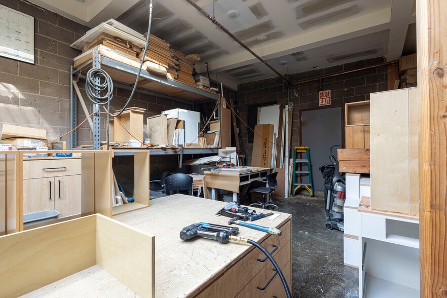 More Photos Of 4621 W Washington Blvd, Los Angeles Warehouse For Lease