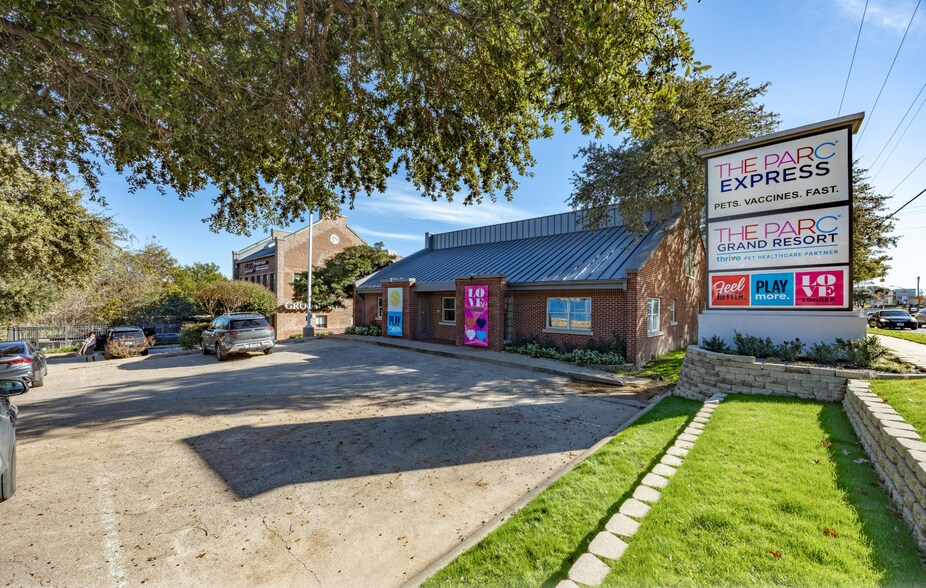 More Photos Of 3201 Hulen St, Fort Worth Veterinarian Kennel For Sale