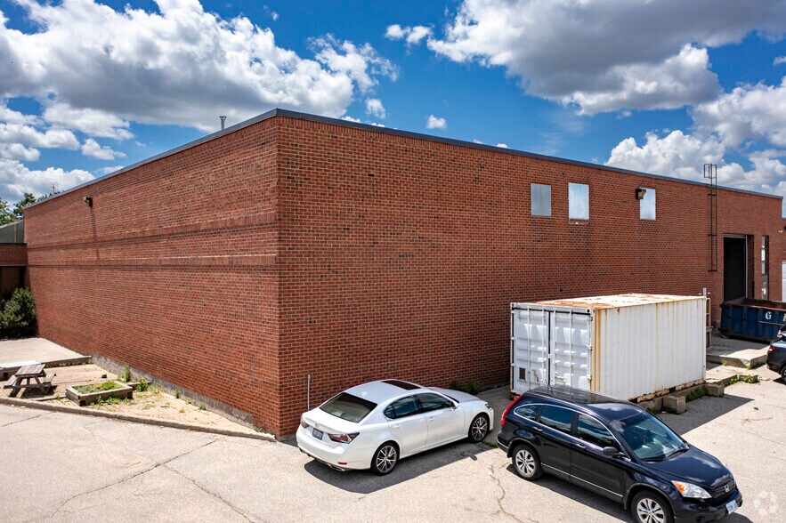 More Photos Of 895 Meyerside Dr, Mississauga Warehouse For Lease