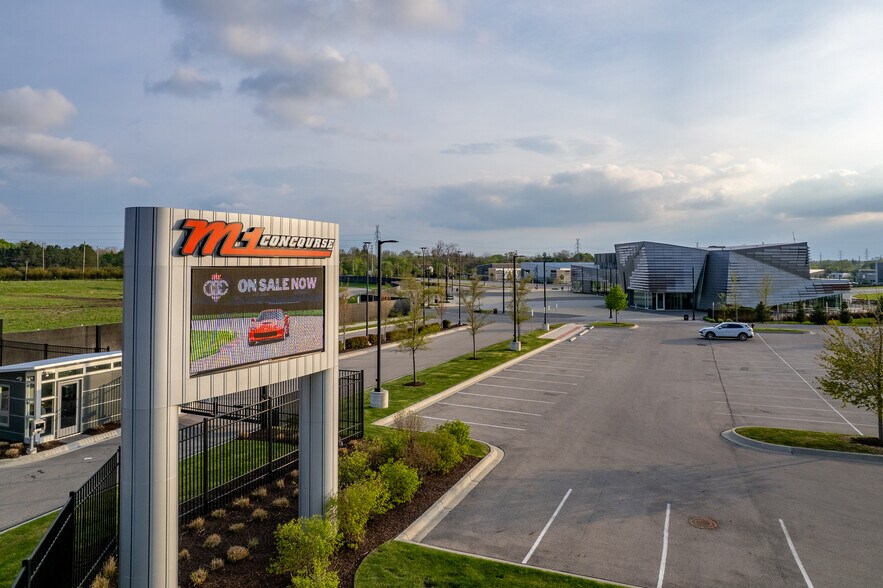 More Photos Of 154 W Speed Way, Pontiac Parking Garage For Sale