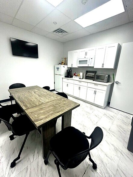 More Photos Of 75 Lincoln Hwy, Iselin Medical For Lease
