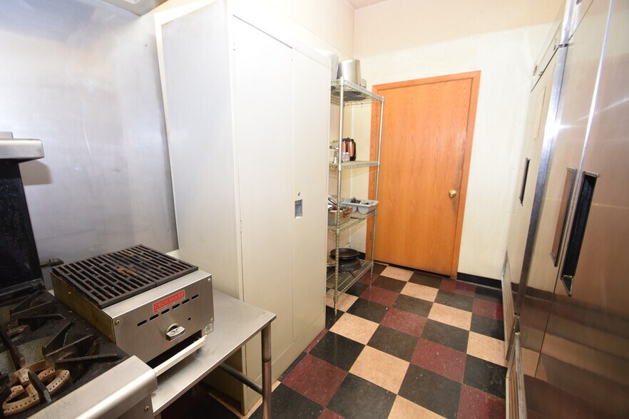 More Photos Of 111 Main St, Roscoe Bar For Sale