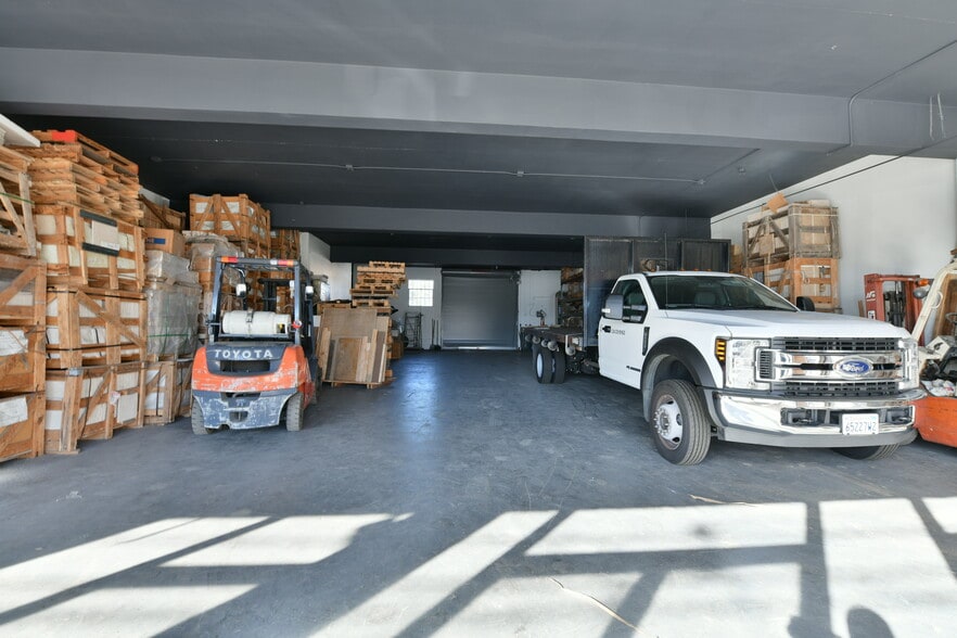 More Photos Of 4443 Lennox Blvd, Inglewood General Retail For Lease