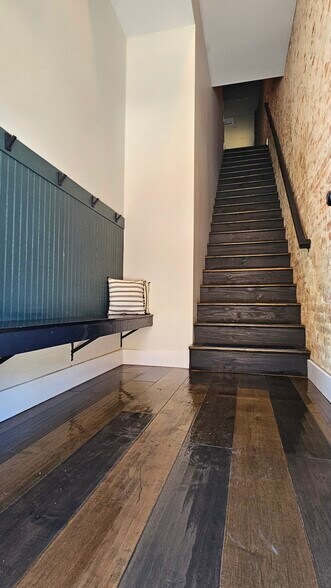 More Photos Of 22 S Main St, Miamisburg Storefront Retail Residential For Lease