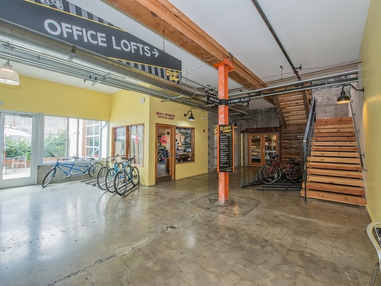 More Photos Of 3010-3090 SE Division St, Portland Freestanding For Lease