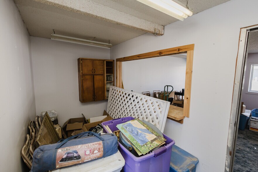 More Photos Of 410 N Commercial Ave, Sedgwick Storefront For Sale