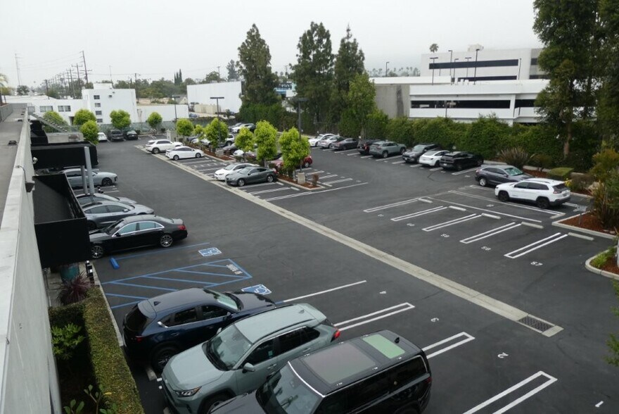 More Photos Of 6100-6120 San Fernando Rd, Glendale Office For Sale