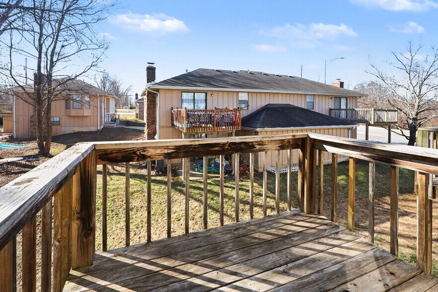 More Photos Of 209 SW Pryor Rd, Lee's Summit Multifamily For Sale