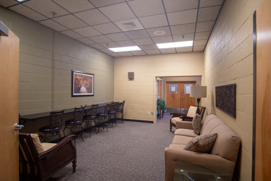 More Photos Of 128 Bingham Rd, Asheville Light Manufacturing For Lease