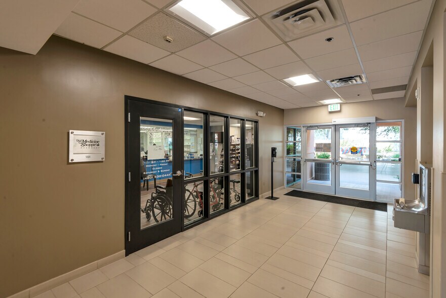 More Photos Of 10290 N 92nd St, Scottsdale Medical For Lease