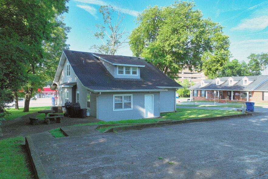 More Photos Of 612 Hartsville Pike, Gallatin Office Residential For Sale