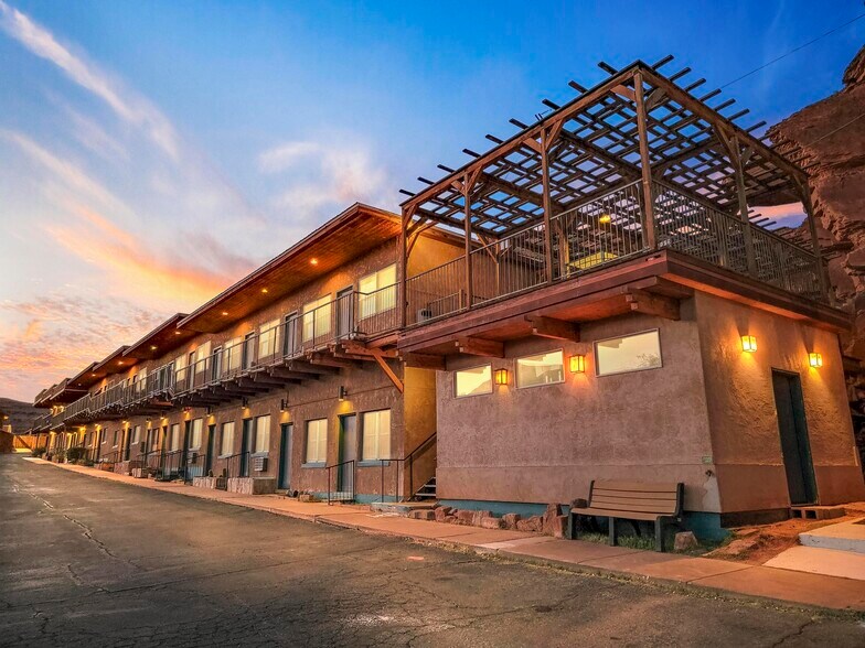 More Photos Of US 163 & San Juan River, Mexican Hat Hotel For Sale
