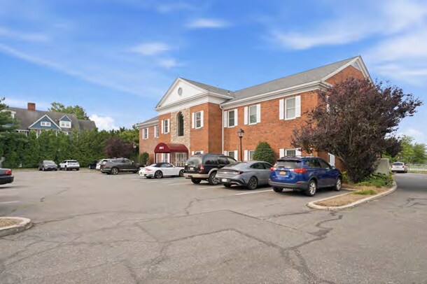 More Photos Of 200 W Main St, Babylon Medical For Lease