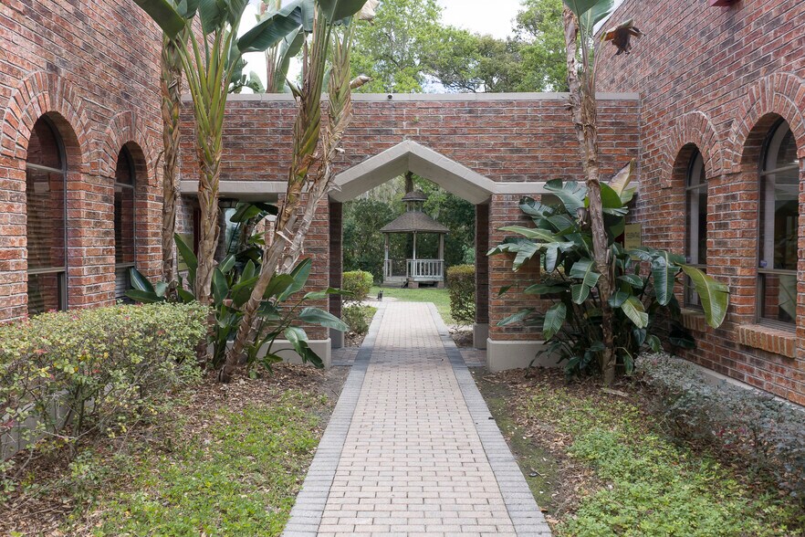 More Photos Of 18115 Us Hwy 41 N, Lutz Office For Sale