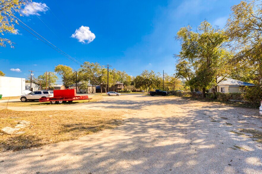 More Photos Of 322 S Main St, Boerne General Retail For Sale