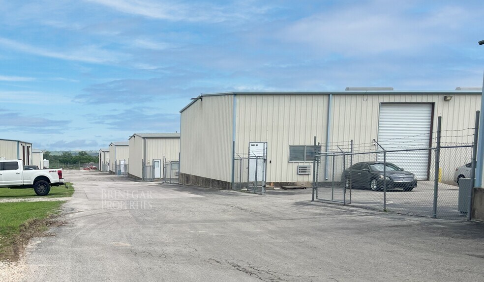More Photos Of 9603 Brown Ln, Austin Warehouse For Lease