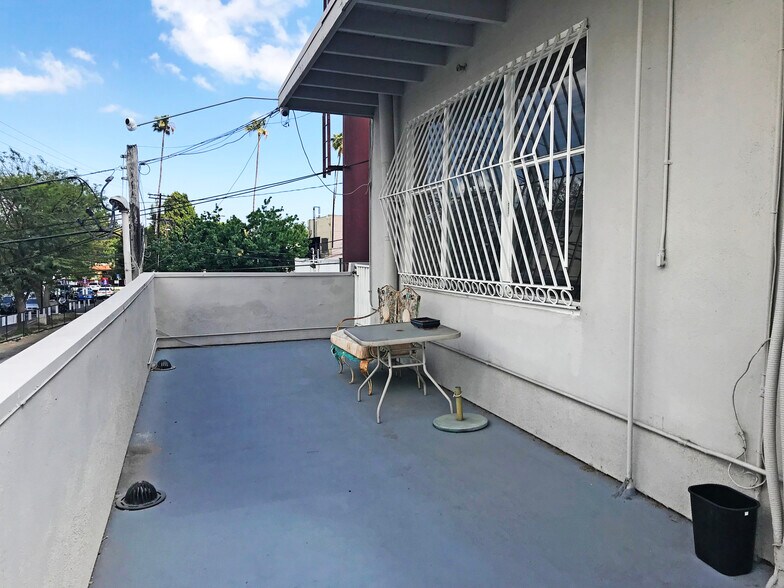 More Photos Of 13561-13563 Ventura Blvd, Sherman Oaks Storefront Retail Office For Lease