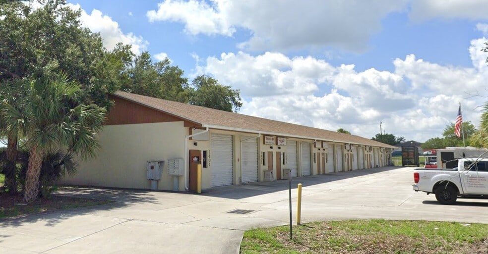 Primary Photo Of 1401-1421 SW Biltmore St, Port Saint Lucie Light Distribution For Lease