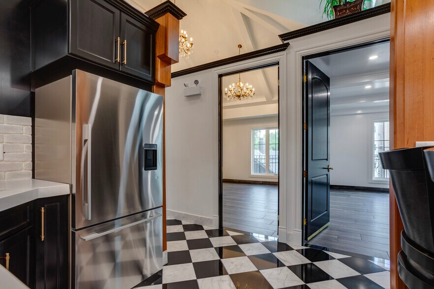 More Photos Of 11833 102 Ave NW, Edmonton Medical For Sale