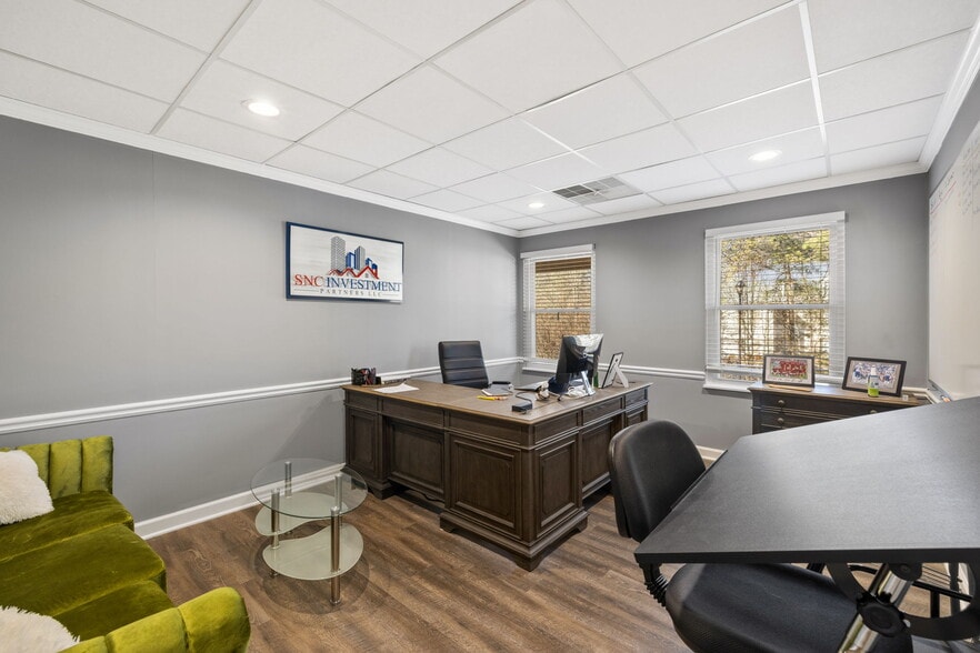 More Photos Of 425 E Crossville Rd, Roswell Office For Sale