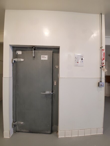 More Photos Of 3414 W Washington Blvd, Los Angeles Storefront Retail Residential For Sale