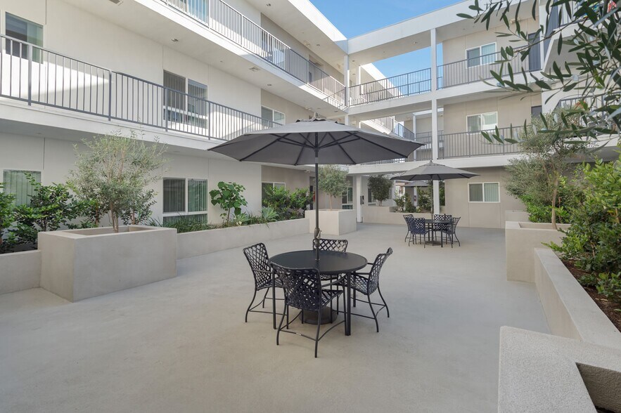 More Photos Of 401 S Grand View St, Los Angeles Apartments For Sale