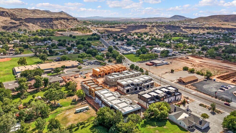 More Photos Of 80 W Center St, La Verkin Light Manufacturing For Sale