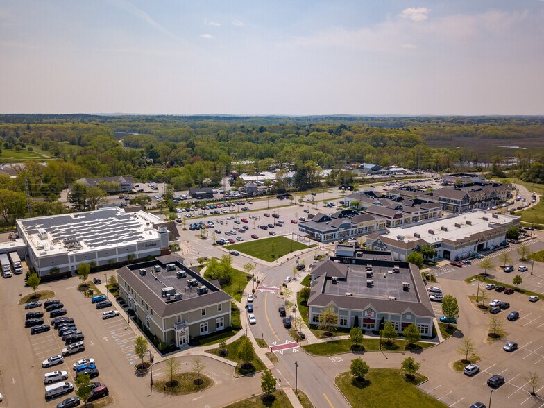 More Photos Of 400-440 Boston Post Rd, Wayland Unknown For Lease