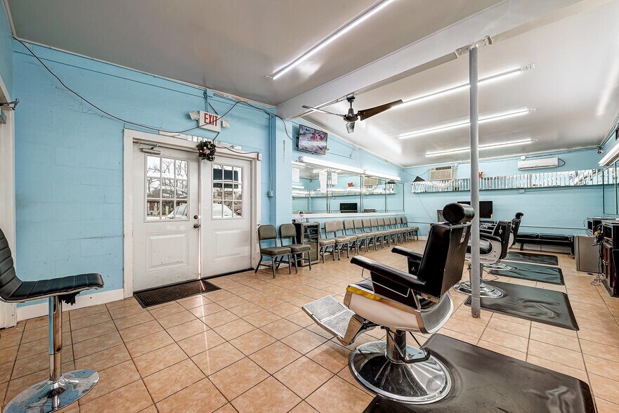 More Photos Of 9007 Irvington Blvd, Houston Freestanding For Sale