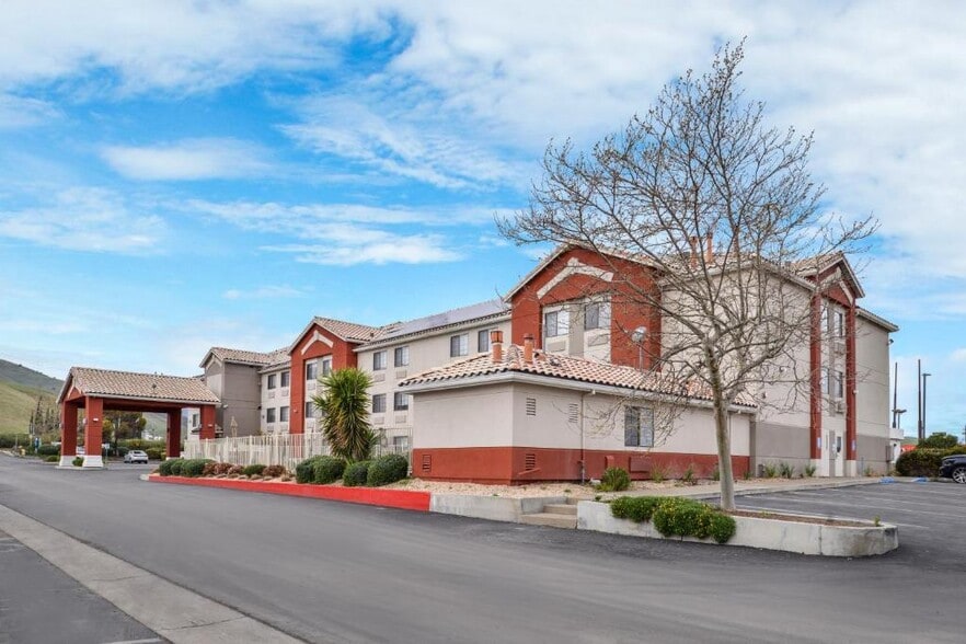 More Photos Of 4525 Howard Rd, Westley Hotel For Sale