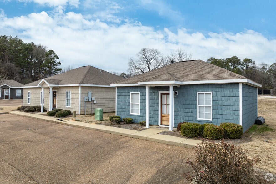 More Photos Of 360-372 Acadia Loop, Oxford Apartments For Sale