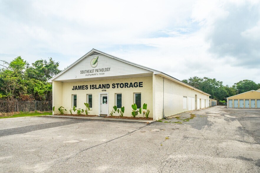 More Photos Of 1719 Signal Point Rd, Charleston Self Storage For Sale