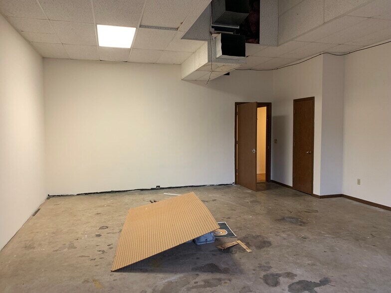 More Photos Of 503-507 W Main St, Waunakee General Retail For Sale