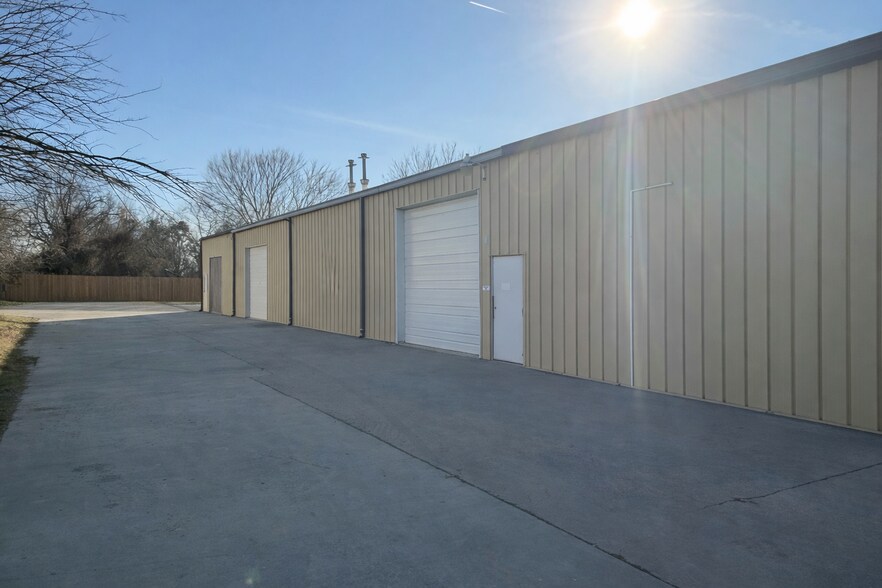 More Photos Of 1302 Jackson St, Fort Smith Industrial For Lease
