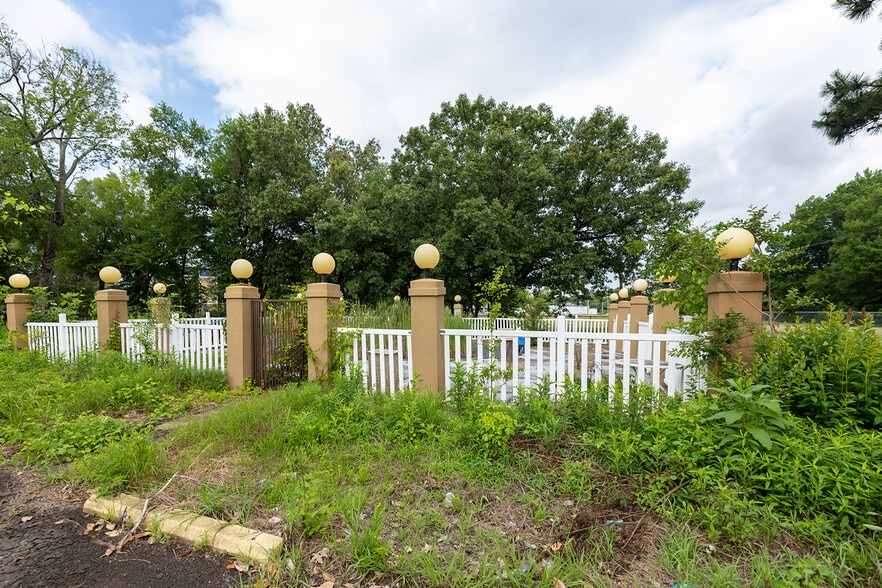 More Photos Of 6020 Shelby Oaks Dr, Memphis Hotel For Sale