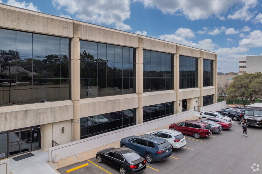 More Photos Of 7551 Callaghan Rd, San Antonio Medical For Lease