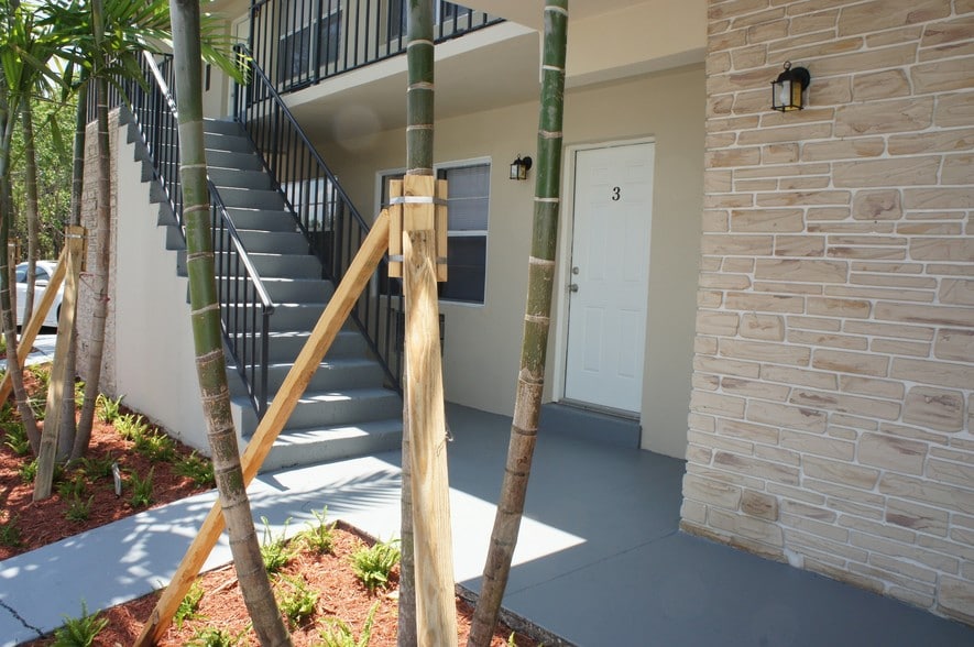 More Photos Of 409 4th Ave N, Lake Worth Apartments For Sale