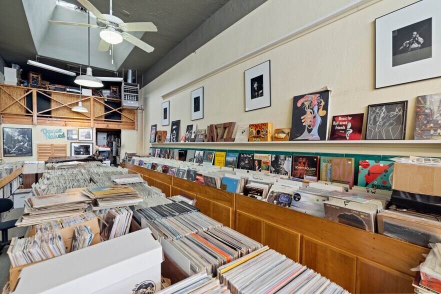 More Photos Of 5555-5559 Claremont Ave, Oakland Storefront For Sale