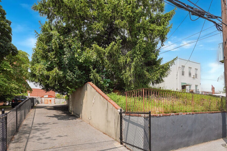 More Photos Of 2594 50th St, Woodside Land For Sale