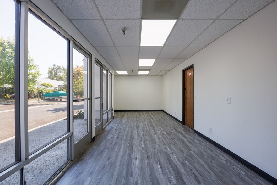 More Photos Of 2889 Bunsen Ave, Ventura Warehouse For Lease