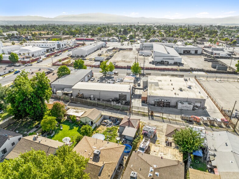 More Photos Of 133 V St, Bakersfield Warehouse For Sale